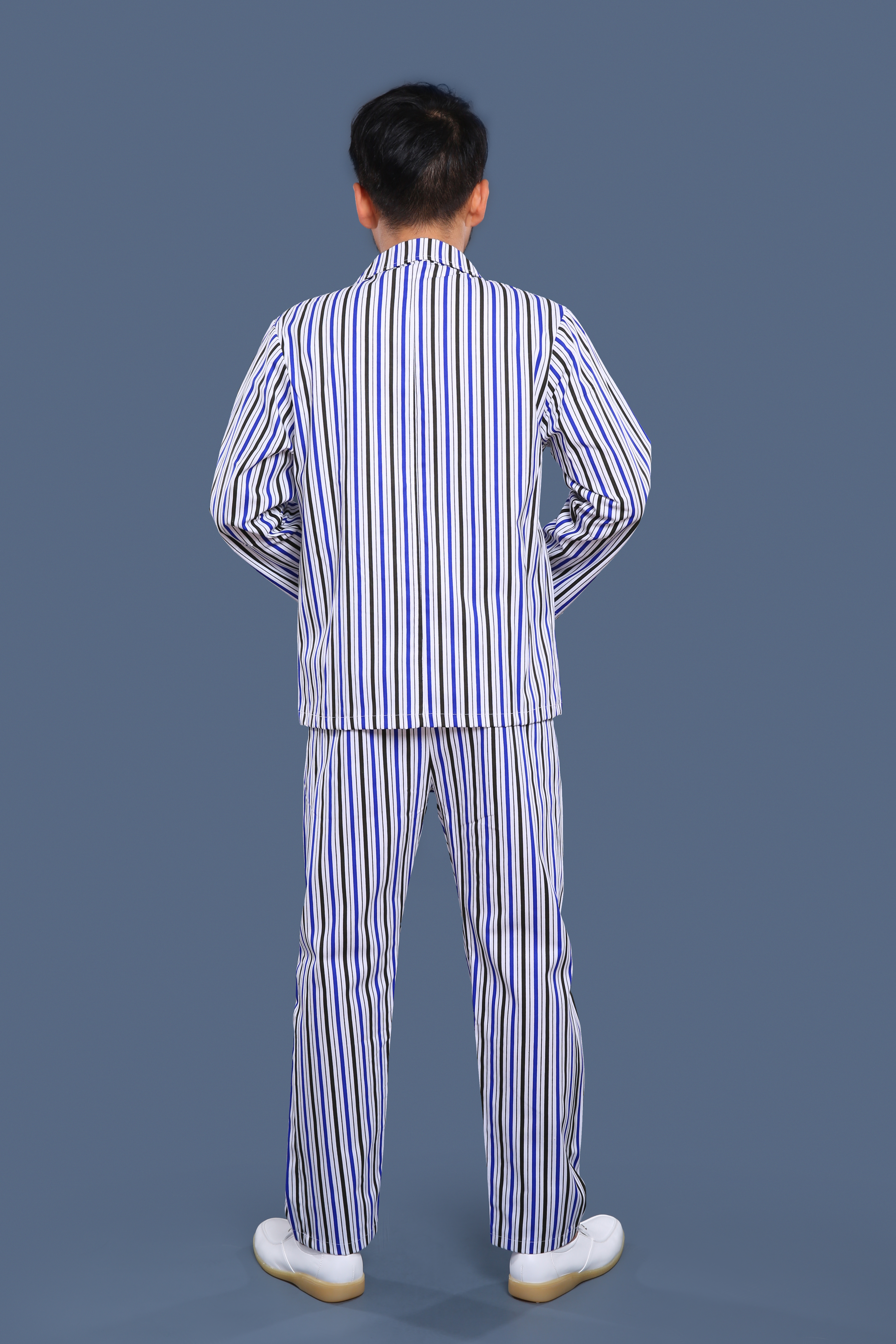 藍黑條紋病號服背面照