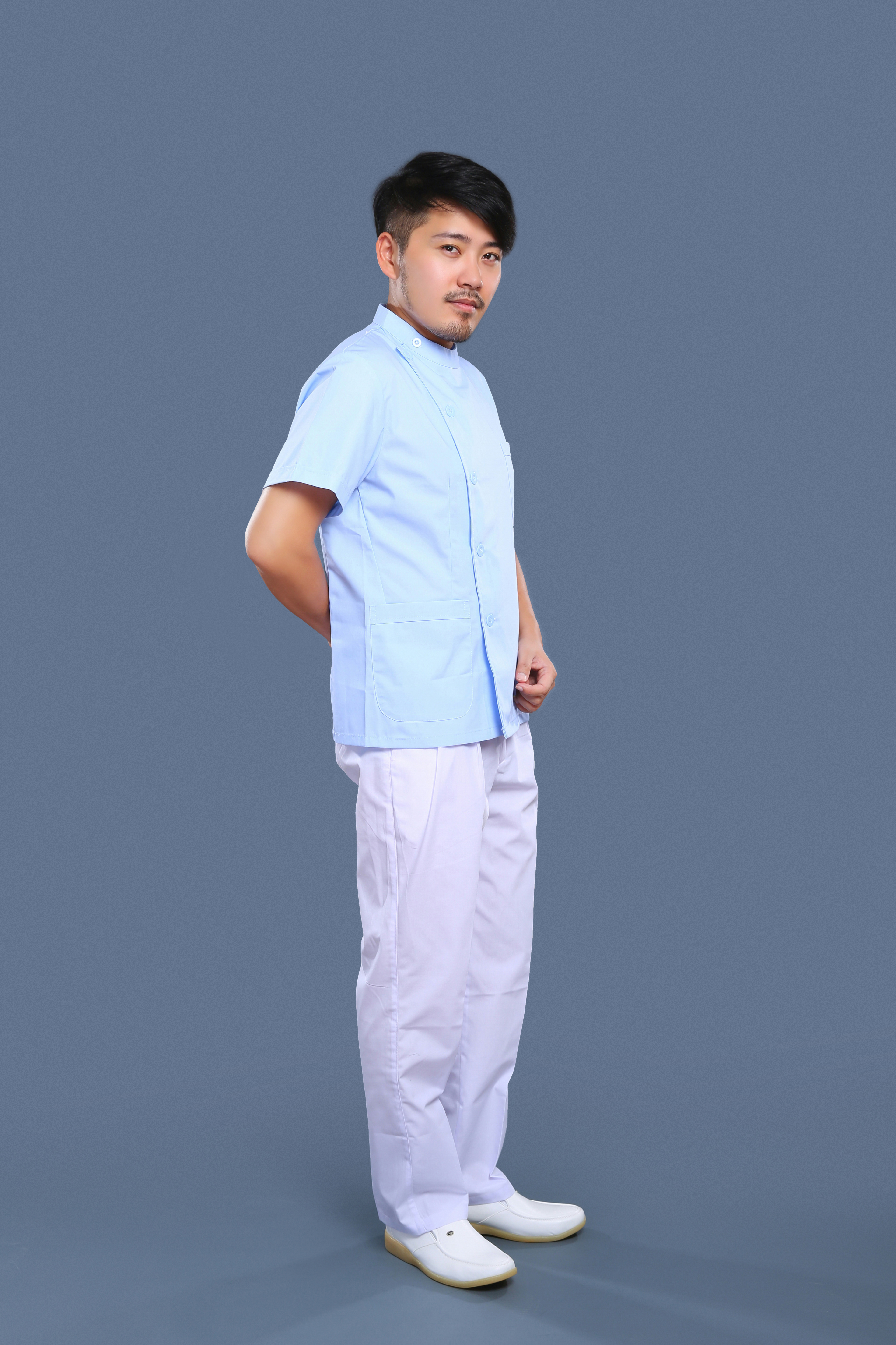 藍白護理工作服正面