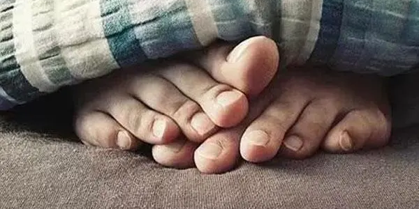 一脫鞋子就尷尬？腳臭的4大原因和解決妙招！
