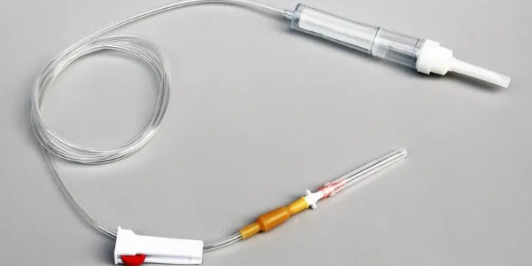 為什么輸血器每4小時更換一次？