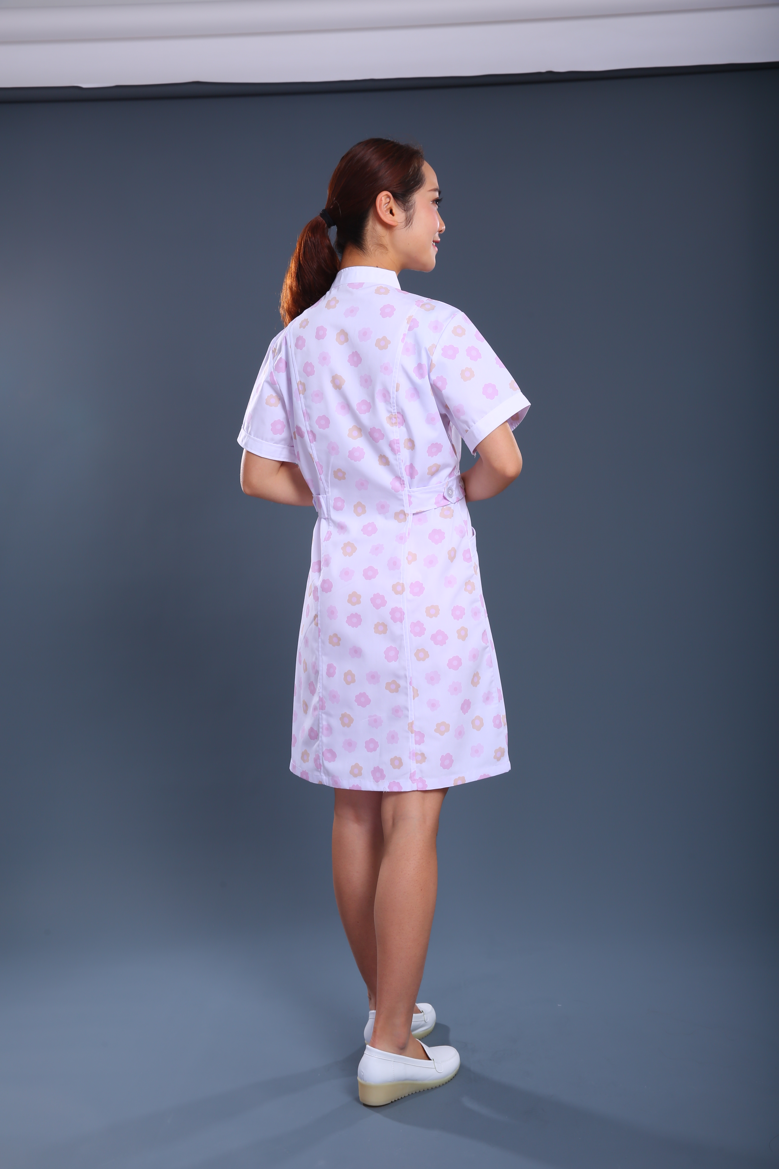 印花護士制服背面