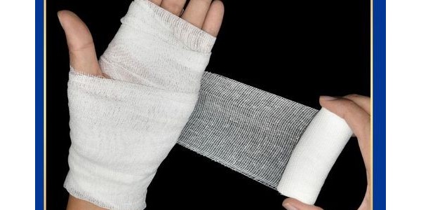 如何使用醫(yī)用紗布對(duì)傷口進(jìn)行初步處理
